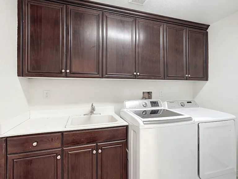 1364 Wellington Dr — Photo 18