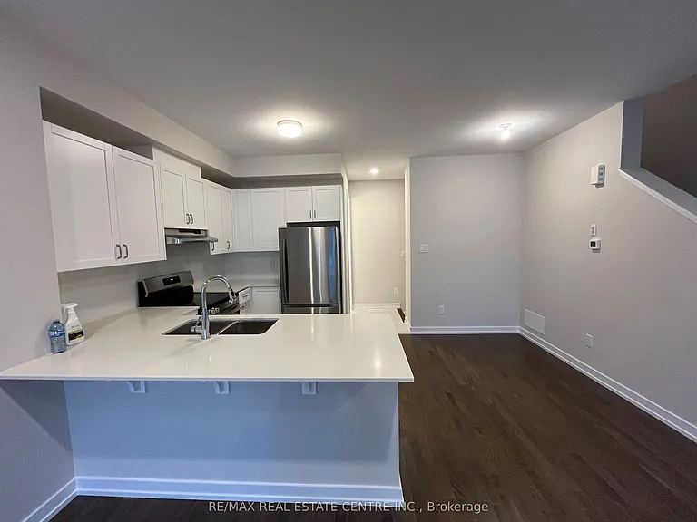540 Oldenburg Ave — Photo 2
