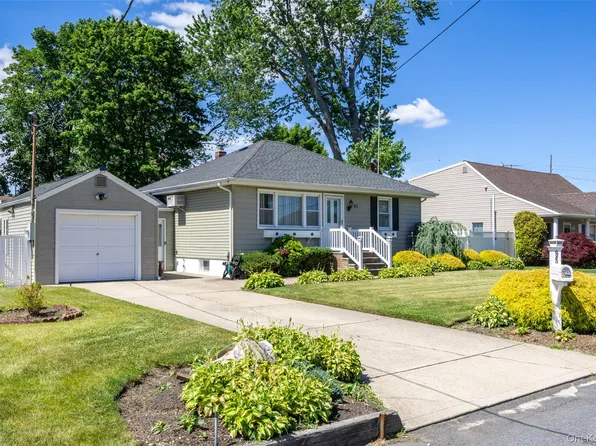 95 Laurel Road, Lindenhurst, NY 11757