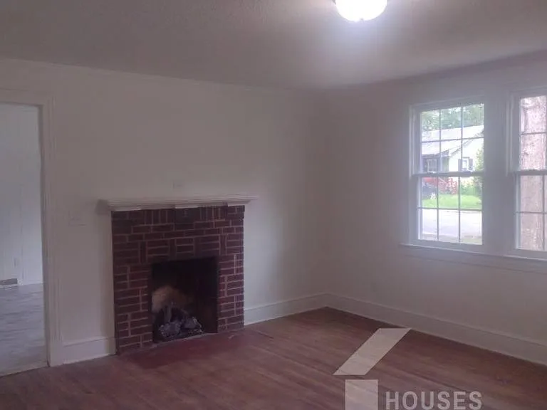 130 Ellison St — Photo 2