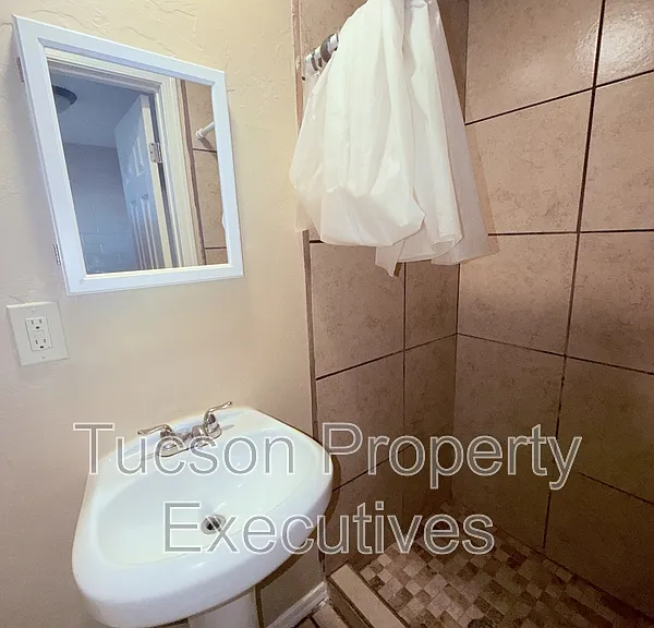 232 W Flores St #7 — Photo 5