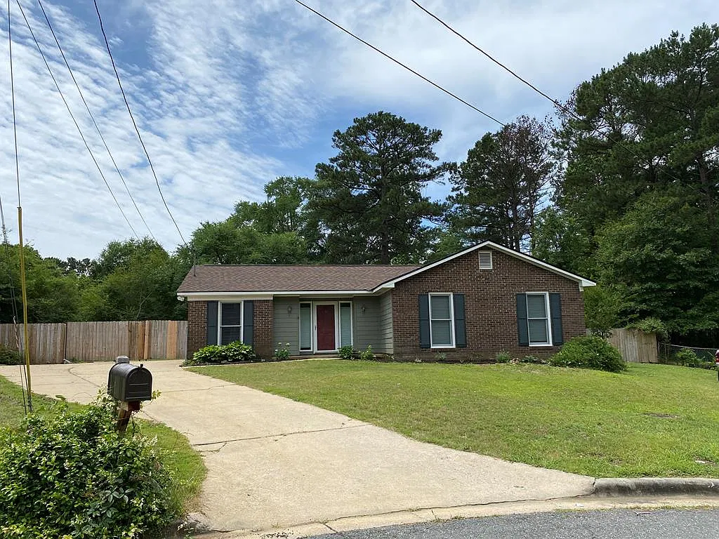 3 bed, 1200 sqft, $1,450 — Photo 2
