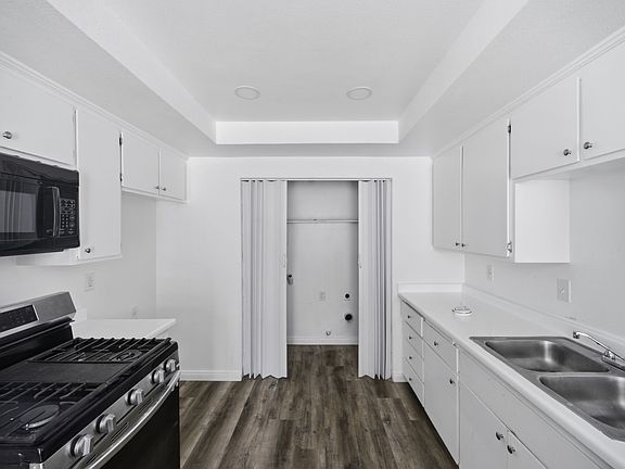 3rd image of 796 W Devonshire Ave APT B