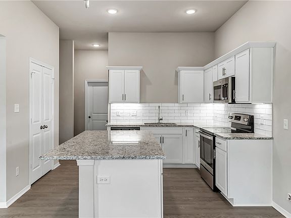 5th image of 1209 Highgarden Dr