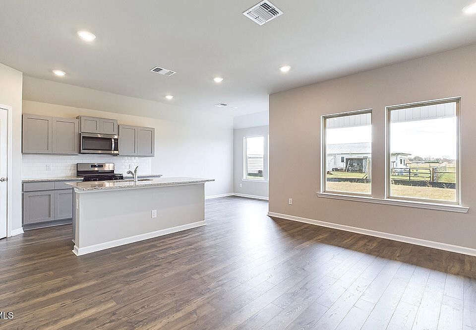 1st image of 101 Lake Oak Dr
