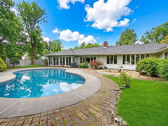 2nd image of 17 Karlton Cir