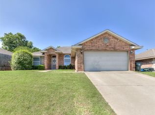 10641 Turtlewood Dr, Midwest City, OK 73130