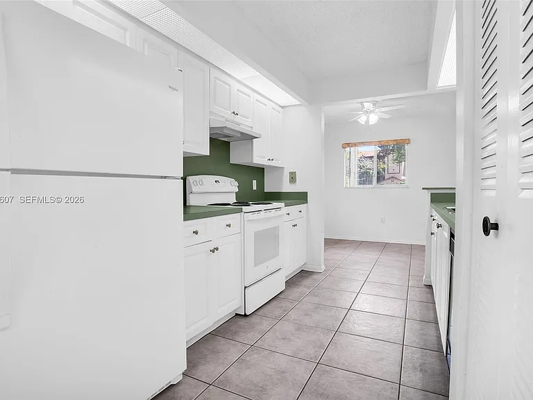 900 SW 142nd Ave #115L — Photo 4