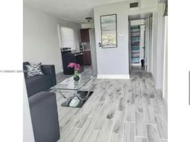 715 NW 7th Ave, Hallandale Beach, FL