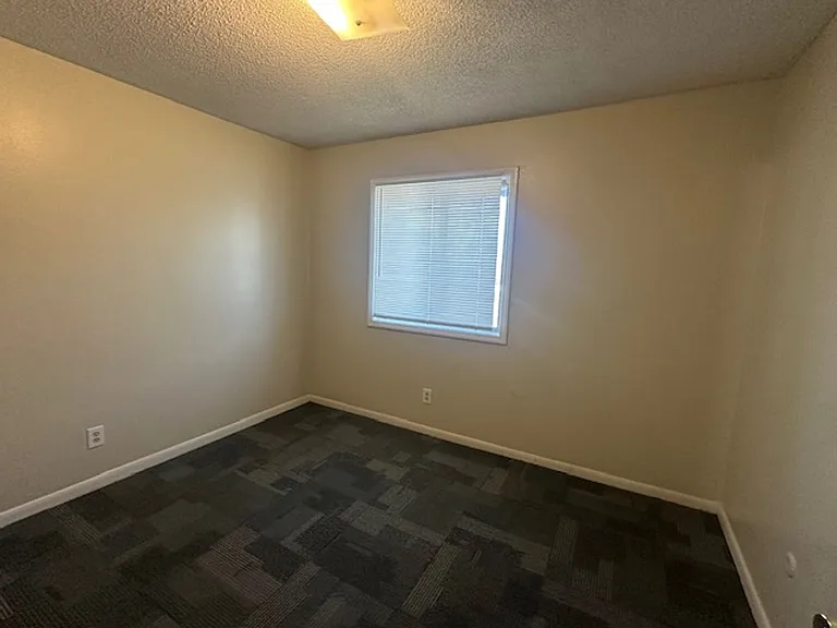 2250 S Oliver Ave — Photo 42