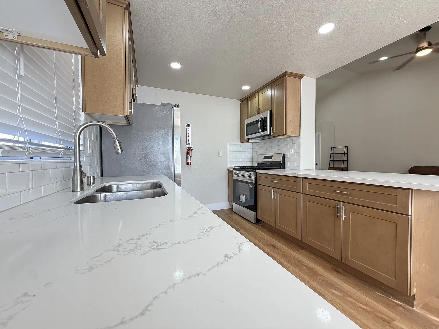 6 bed, 1735 sqft, $4,800 — Photo 4