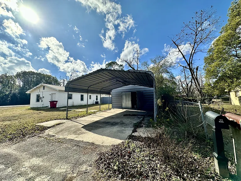 526 Ware St — Photo 9