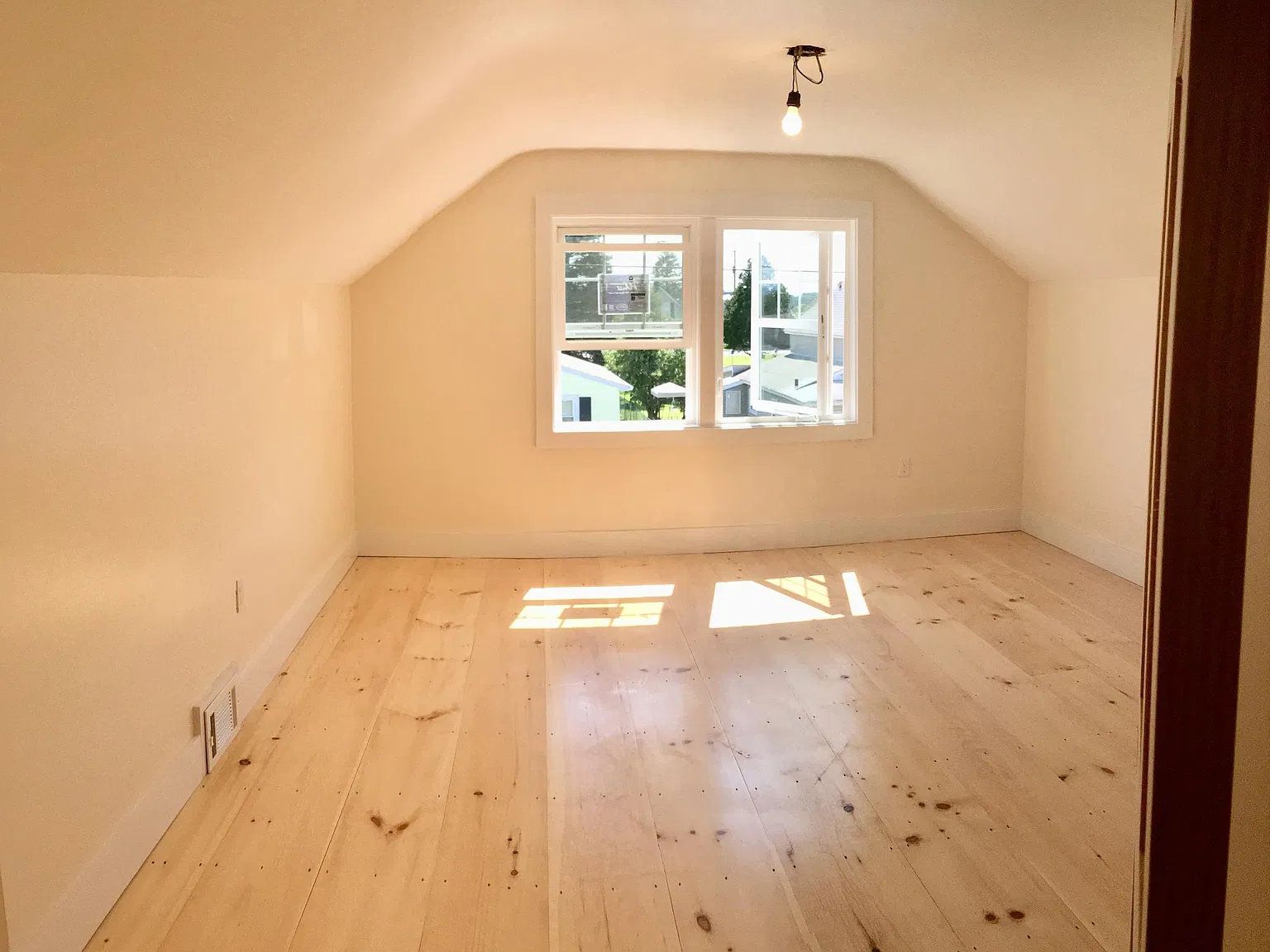 4 bed, 1800 sqft, $3,600 — Photo 2