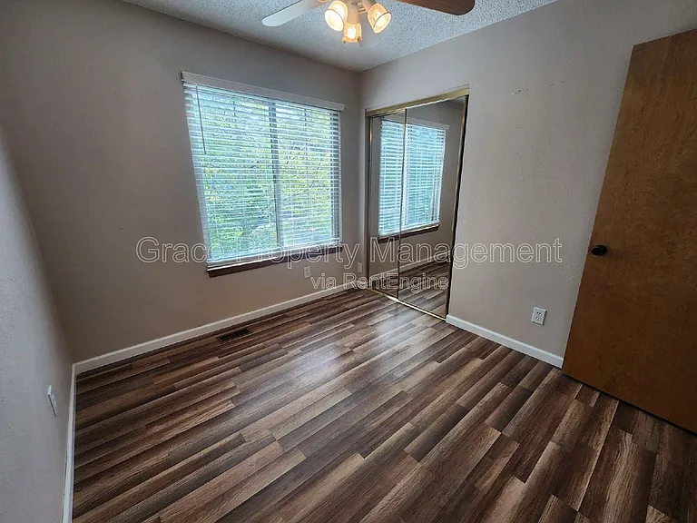 11725 Chase Ct — Photo 10