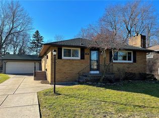 48 Creek Hts, Williamsville, NY 14221