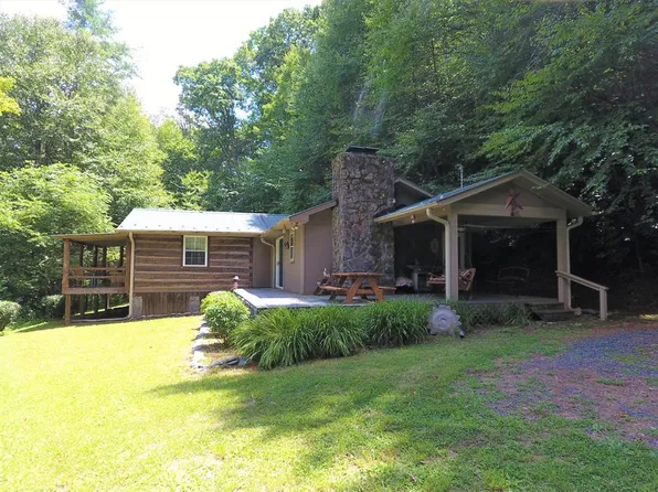 383 Shaners Way, Hillsville, VA 24343