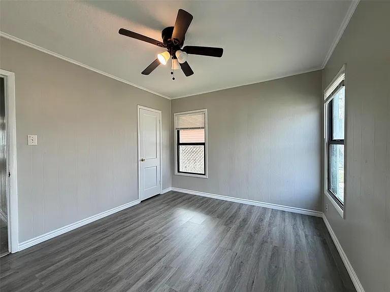 1214 W 5th St — Photo 21