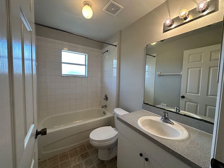 1123 Doncaster Ct — Photo 21
