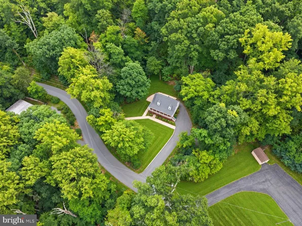955 Shenandoah River Dr, Harpers Ferry, WV 25425