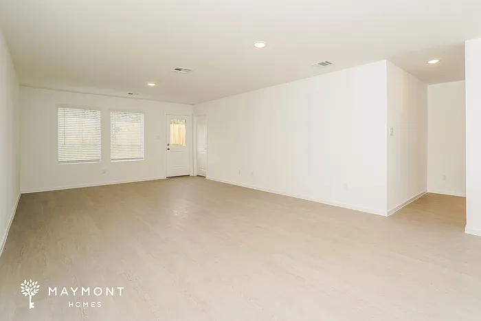 4 bed, 2.0 bath, 1867 sqft, $1,795 — Photo 4