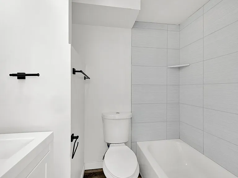 264 N 200 W — Photo 34