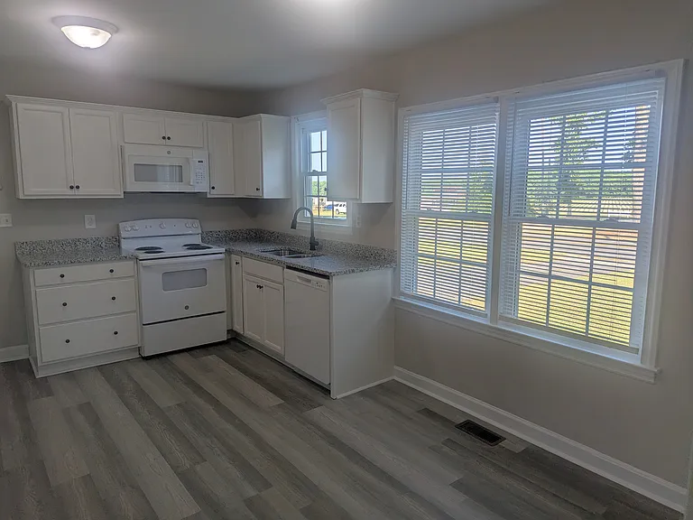 661 Crawford Rd — Photo 6
