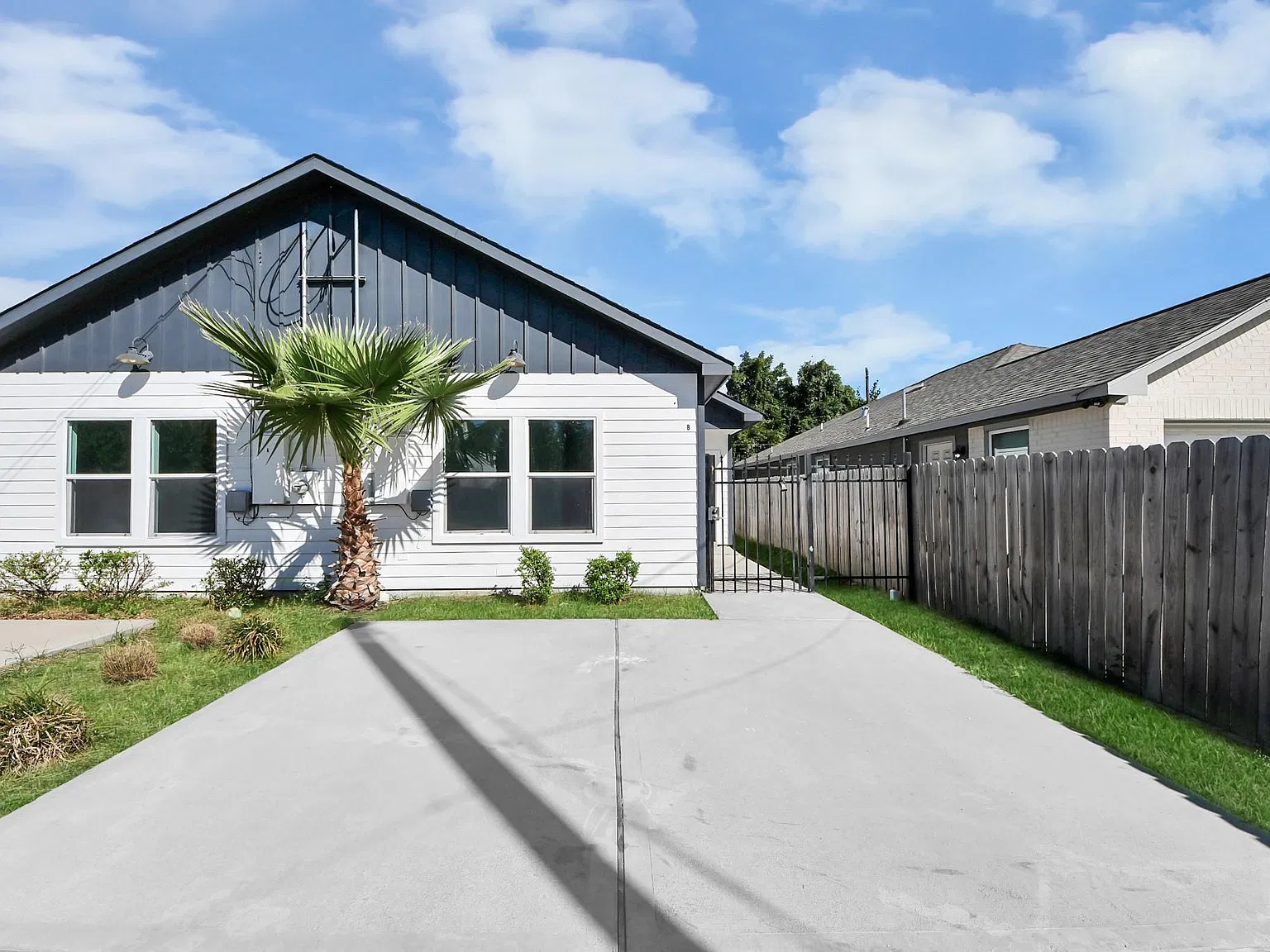 3 bed, 2.0 bath, 1040 sqft, $1,800 — Photo 1
