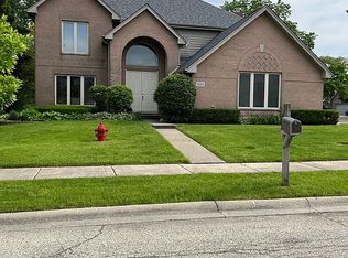 1525 Country Ln, Deerfield, IL 60015