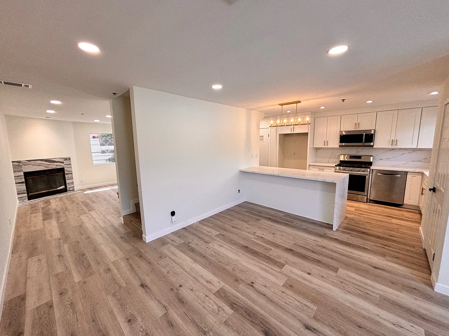 3 bed, 1448 sqft, $4,300 — Photo 3
