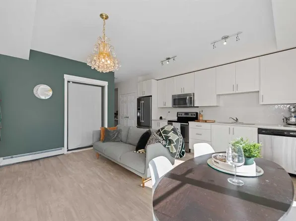215 W Legacy Blvd SE #1407, Calgary, AB T2X 3Z5
