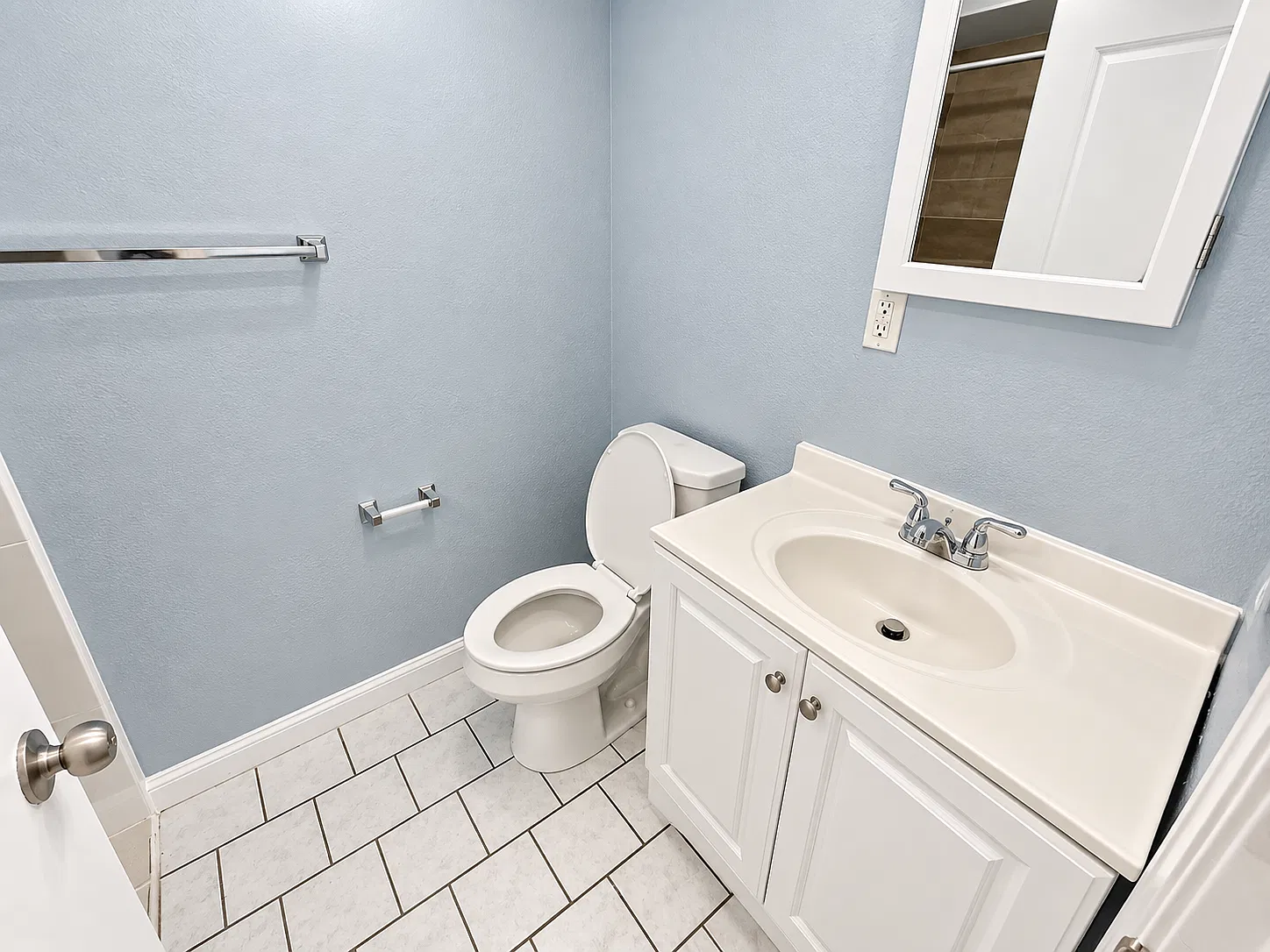 3 bed, 1200 sqft, $2,045 — Photo 4