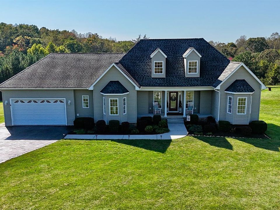 1st image of 147 Stoney Creek Dr