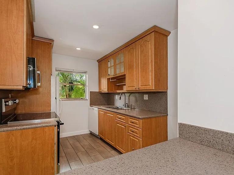 4111 Stirling Rd #308 — Photo 8