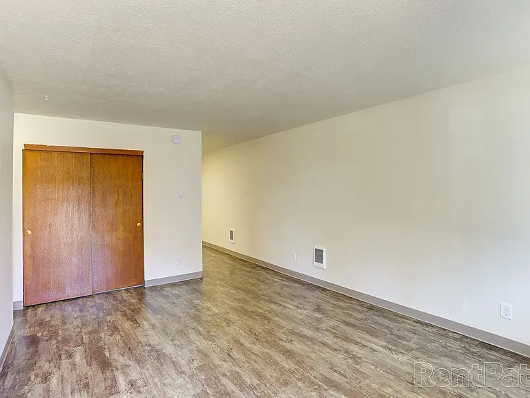Arrowsmith Apartments — Photo 37