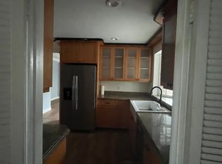 22240 Wyandotte St, Canoga Park, CA 91303