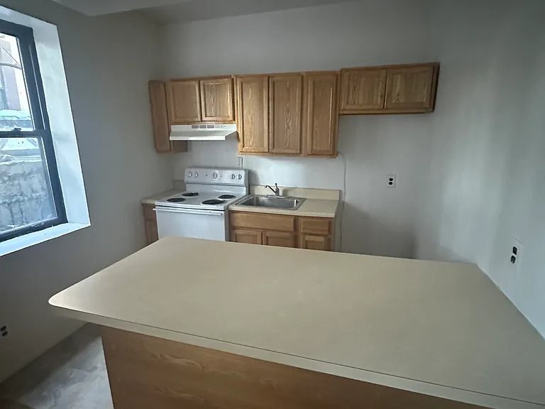 89 Wolfs Ln #5 — Photo 2