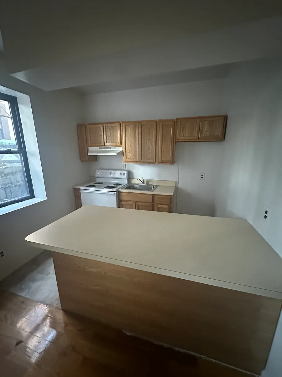Building Photo - 89 Wolfs Ln #5