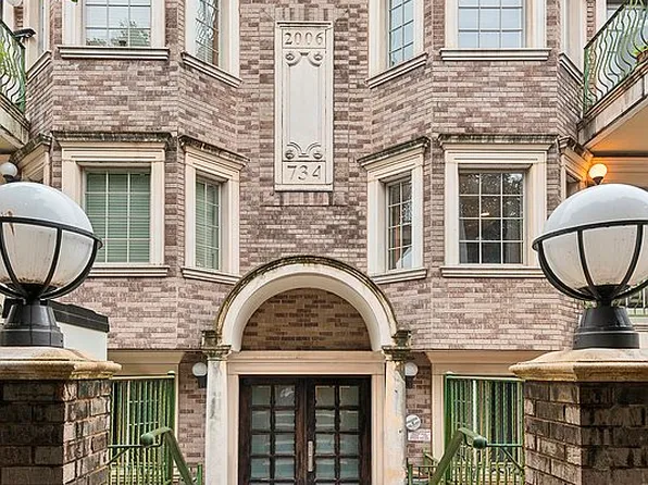 734 E 5th St APT 3R, Brooklyn, NY 11218