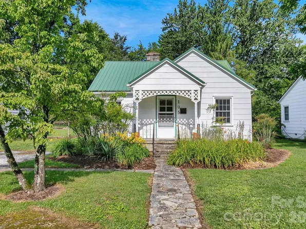105 Parkview Dr, Brevard, NC 28712