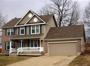 2406 Twin Oaks Dr, Harrisonville, MO 64701