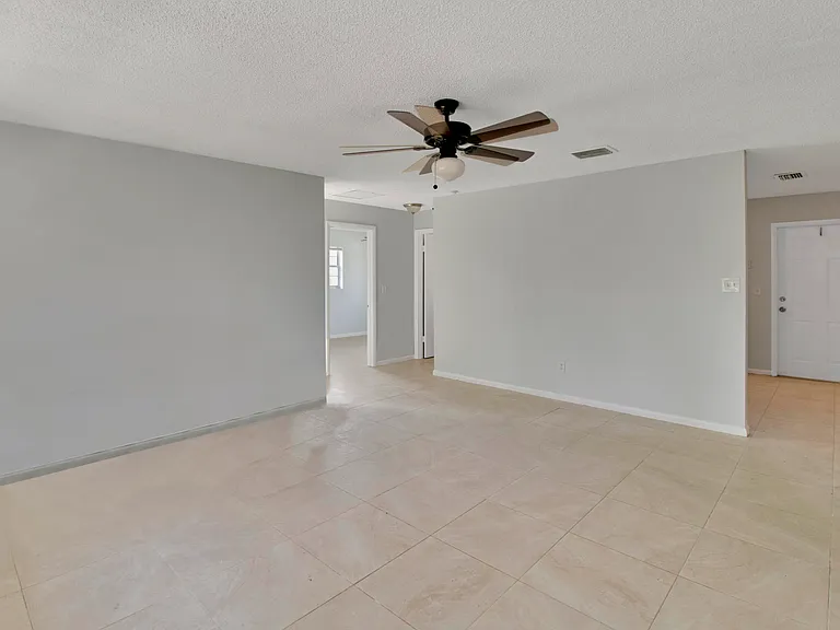 3040 Martin Ave — Photo 6