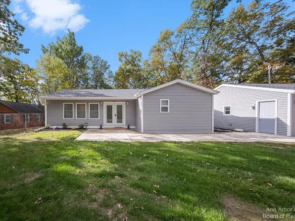 8612 Glenwood Ct, Jackson, MI 49201