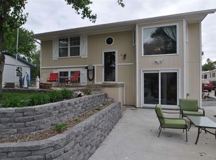 611 4th Ter, Carbondale, KS 66414