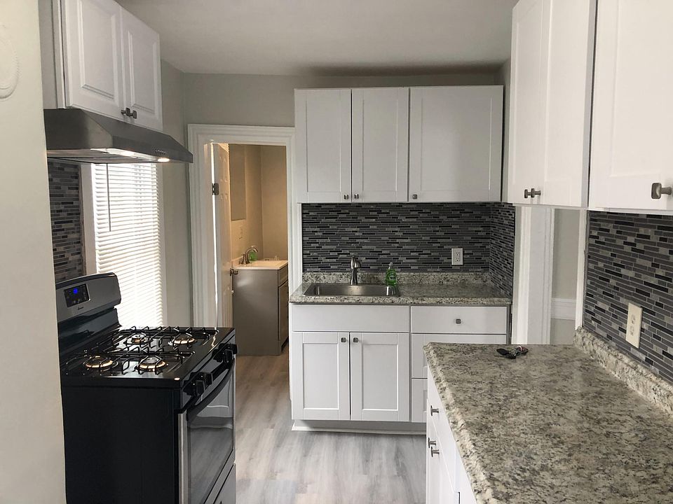 1st image of 86 Slater St Floor 1