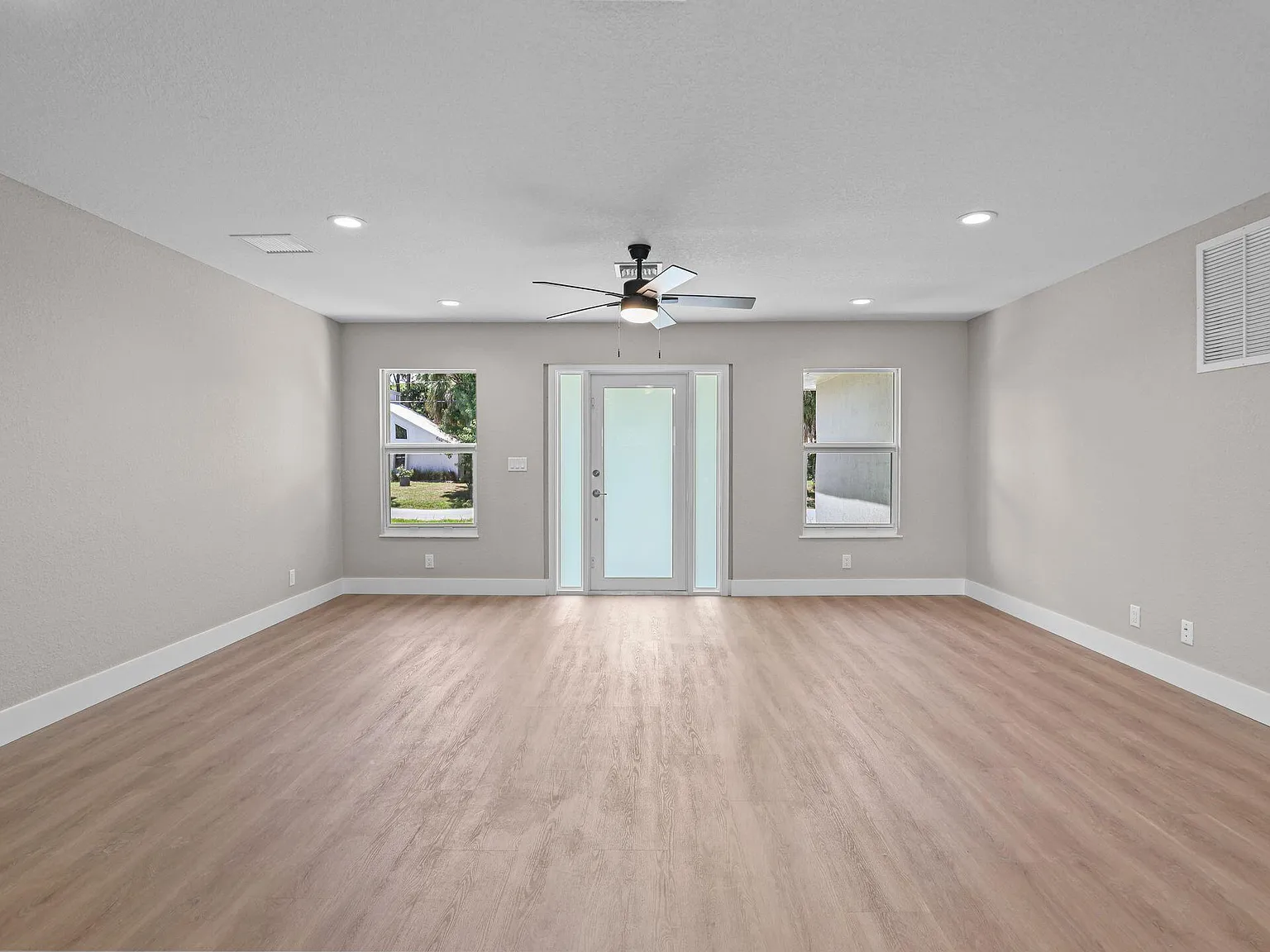 4 bed, 2.0 bath, 1760 sqft, $2,650 — Photo 2