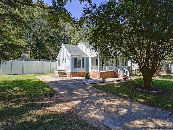 3rd image of 312 Southampton Dr