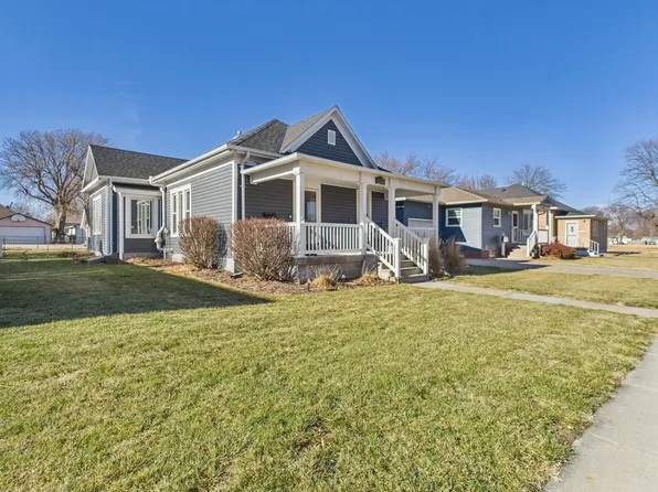 915 Sherman St, Holdrege, NE 68949