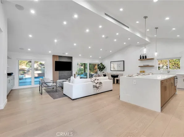 5615 Comanche Ave, Woodland Hills, CA 91367