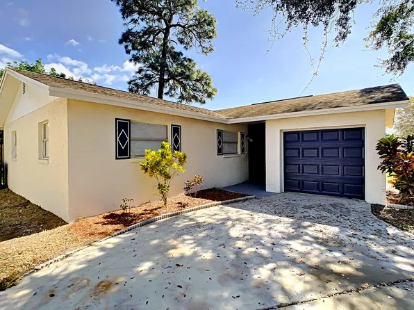 2115 Whispering Pines St, Largo, FL 33774