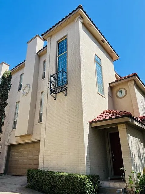 3 bed, 3.5 bath, 1944 sqft, $3,600 — Photo 2